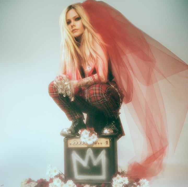 AvriLavigneTUR's tweet photo. Avril Lavigne via Instagram: "Running out of fucks that I could give to you…but you could still be pretty on the inside too… @/bear
🧡🖕🏻 I Love It When You Hate Me💀
#Inked #InkedMag #InkedCover" https://t.co/E0lg3ZYqly