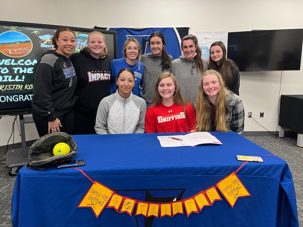 tristinkoerner's tweet photo. officially official!! thank you to everyone who came out, so excited for the next four!!❤️💛 @SHUgriffinsSB @02ShootingStars @IHartFastpitch @StriveSoftball https://t.co/GJbPFVL340