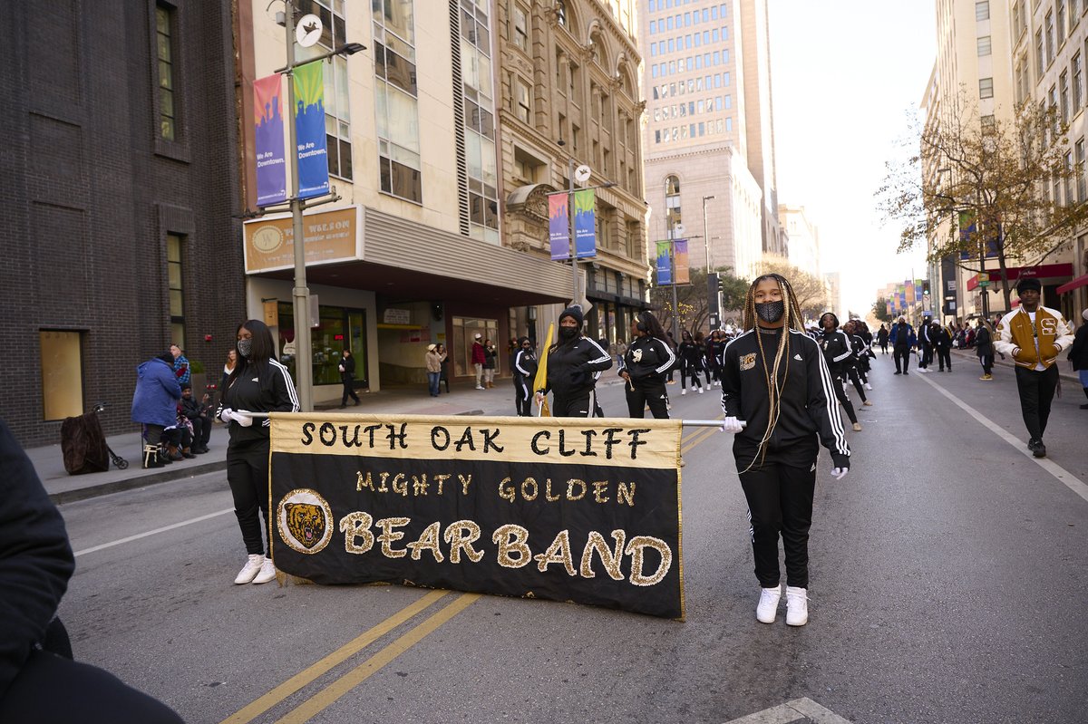 dallasschools's tweet photo. Saturday's South Oak Cliff Day Parade was a celebration to remember! More than 20 schools marched through the streets of downtown Dallas in honor of our State Champions, @SOCGoldenBearFB!
 
@Johnson4Dallas even surprised the team with a key to the city. https://t.co/7MnhTKGU4C
