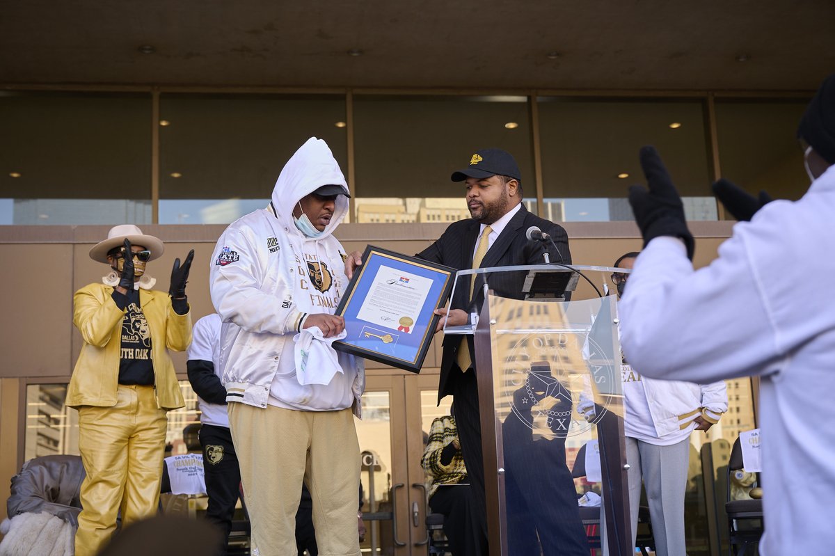 dallasschools's tweet photo. Saturday's South Oak Cliff Day Parade was a celebration to remember! More than 20 schools marched through the streets of downtown Dallas in honor of our State Champions, @SOCGoldenBearFB!
 
@Johnson4Dallas even surprised the team with a key to the city. https://t.co/7MnhTKGU4C