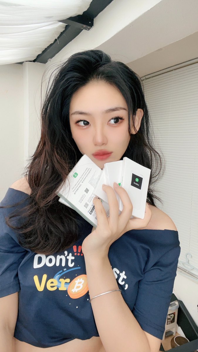 sukicao2's tweet photo. 【抽奖送福利】
SuKi✖️@OneKeyHQ给BB们送福利啦~两台最新款mini硬件钱包!!!让宝子们的NFT得到更安全的存储!!!
1️⃣关注@sukicao2➕@OneKeyHQ
2️⃣转发@三位好友➕赞此条推特
3️⃣活动时间1.25-1.30
4️⃣开奖时间1.30号早上11点(估计要年后给宝子们发快递了~)
#NFT #Metaverse #web3 #Crypto #Blockchain https://t.co/dnH8yVjRYy