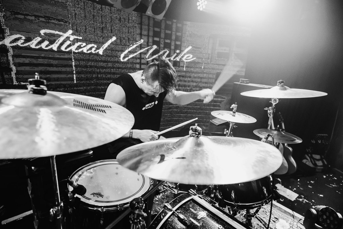 Little less of this🦠 and a little more of this 🎵🥁 that’d be great.
📸 Elliot Charleston 

#livemusic2022