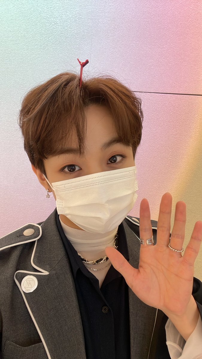 TRENDZ_OFFCL's tweet photo. [📷]

첫 더쇼 무대! 최선을 다할게요🔥
오늘도 함께 하기로 약속🥰

💙 #T출근Z #하빛 💙

#TRENDZ #트렌드지 #BLUESET 
#TNT #Truth_N_Trust #WeCanBlowItUp https://t.co/Al1zj7CT1g