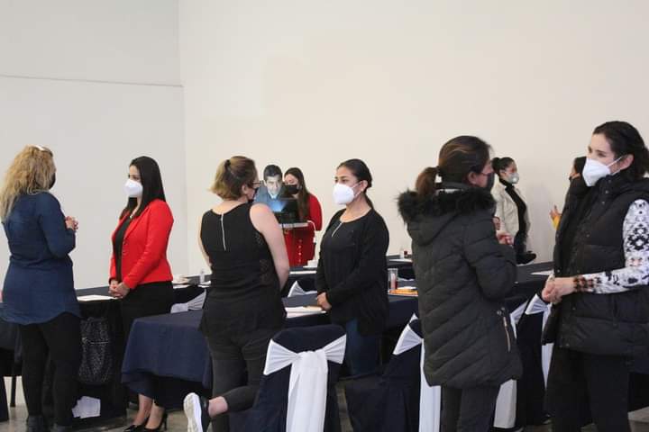 chrisguzmanj's tweet photo. Me da mucho gusto apoyar a mujeres emprendedoras con capacitación que les permita mejorar sus habilidades y así iniciar o fortalecer sus proyectos.
Le agradezco al Director del Instituto Poblano del Emprendedor y a Capital Emprende MX por todo su respaldo https://t.co/sCeMo1z4bw