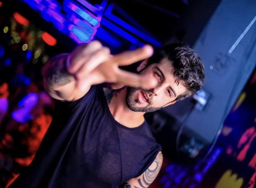 ᴠɪᴠᴇ ᴜɴᴀ ɴᴏᴄʜᴇ ᴀ ʟᴀ ᴠᴇᴢ.

#FreeRol #gayrol