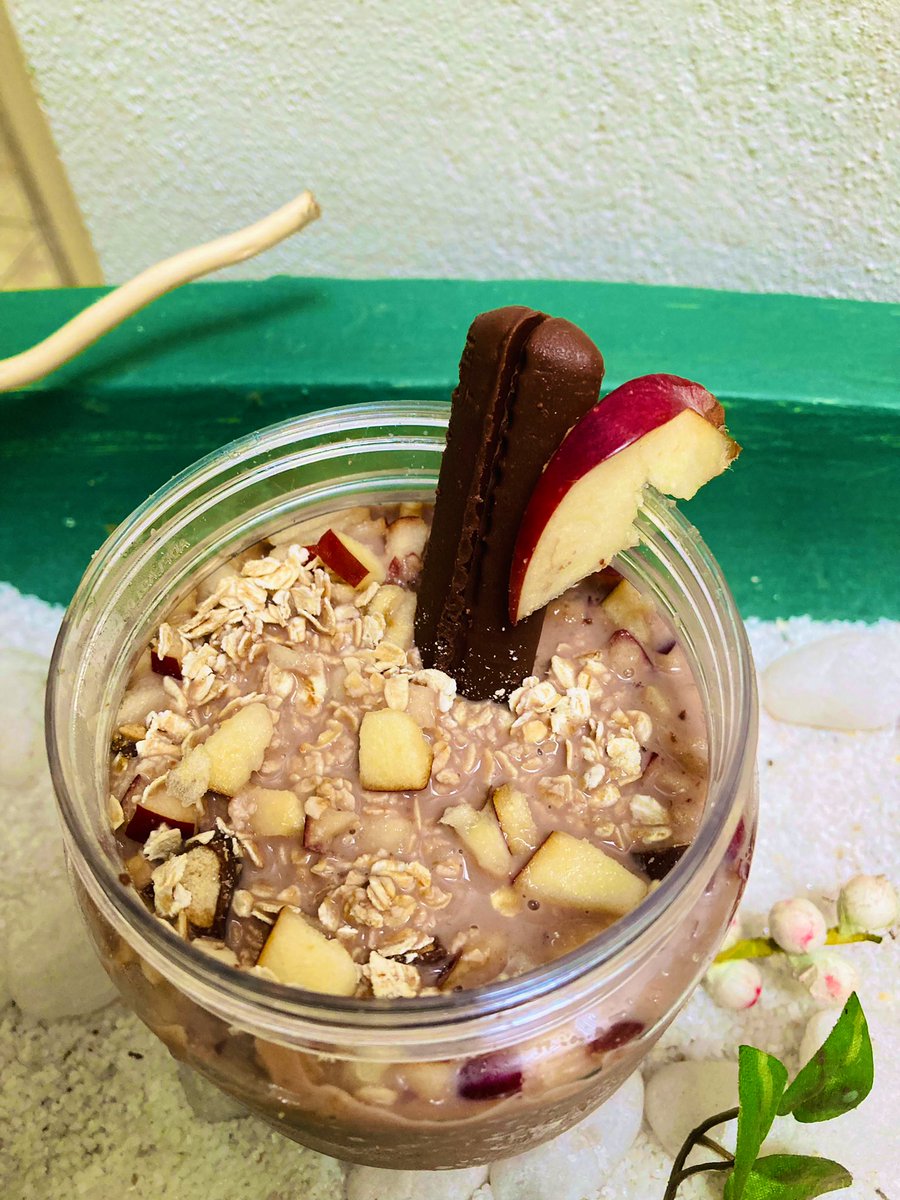 TomesReader's tweet image. Satisfying this chocolate craving with chopped apples and choco oats. #Oatnotes #Oatgloats