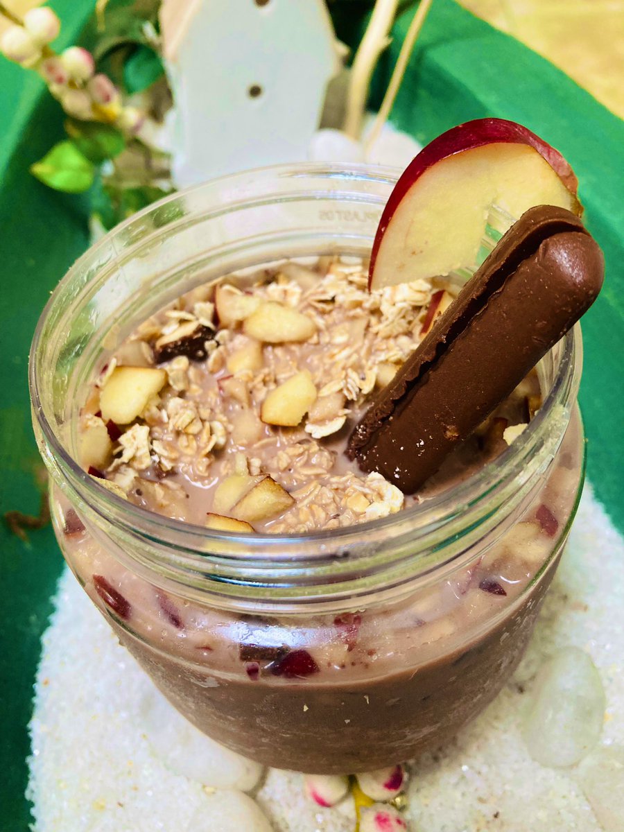 TomesReader's tweet image. Satisfying this chocolate craving with chopped apples and choco oats. #Oatnotes #Oatgloats