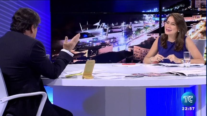 Telecom_Ec's tweet photo. En el diálogo con @CarlosVerareal la ministra @vmaino también abordó otros tema como el trabajo en ciberseguridad, el cable submarino a Galápagos, teleducación, concesiones y las políticas, así como regulaciones que promueven la inversión privada y el despliegue de tecnología. https://t.co/CewpeEfhaQ