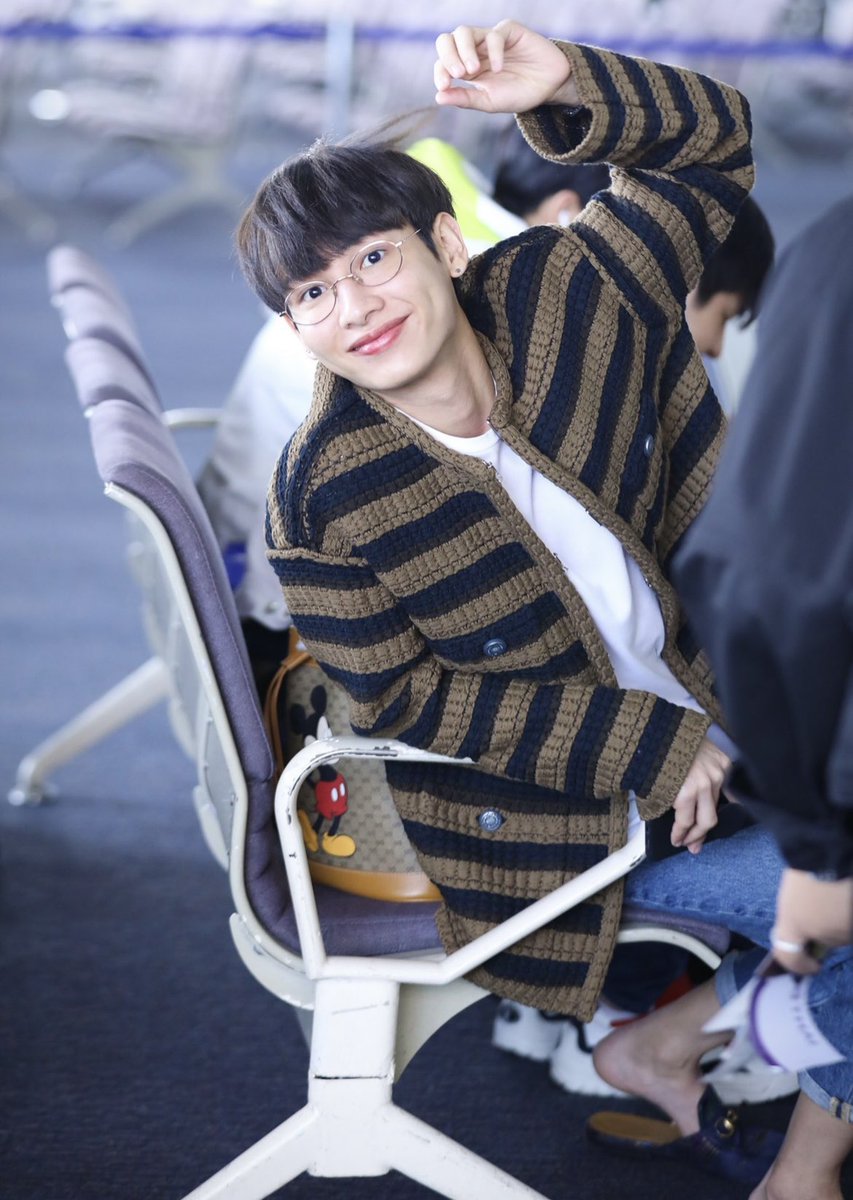 aka_mooon's tweet photo. HBD N'Mond🎂✨
MondGun🥰
(Mintちゃんも同じジャケット着てたけど、画像探せなかった💦)
#mond_tanutchai
#MondGun https://t.co/weCnRYI5Ap
