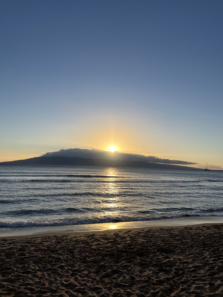 schroeder_ann's tweet photo. Last sunset #LeavingMaui #FunVacation #SoFun https://t.co/XgFq7eWFXH