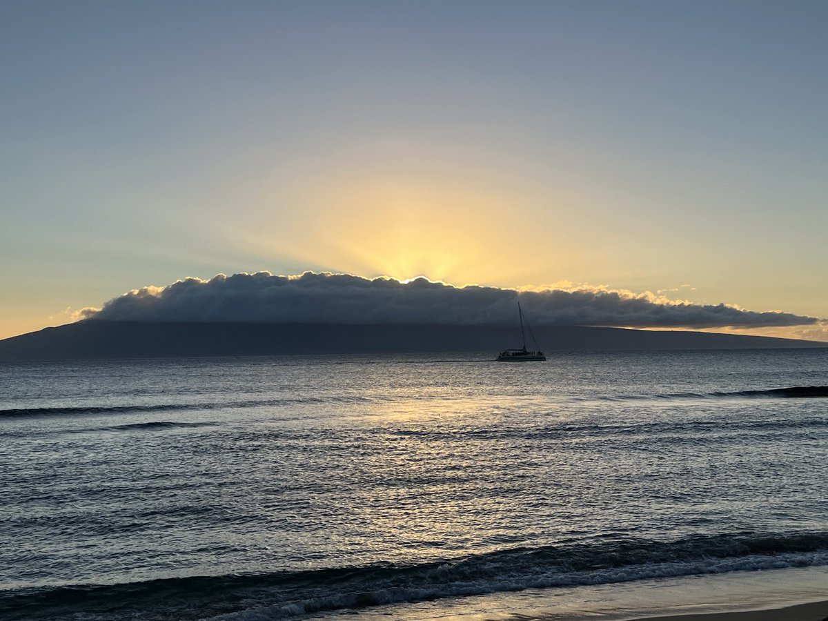 schroeder_ann's tweet photo. Last sunset #LeavingMaui #FunVacation #SoFun https://t.co/XgFq7eWFXH