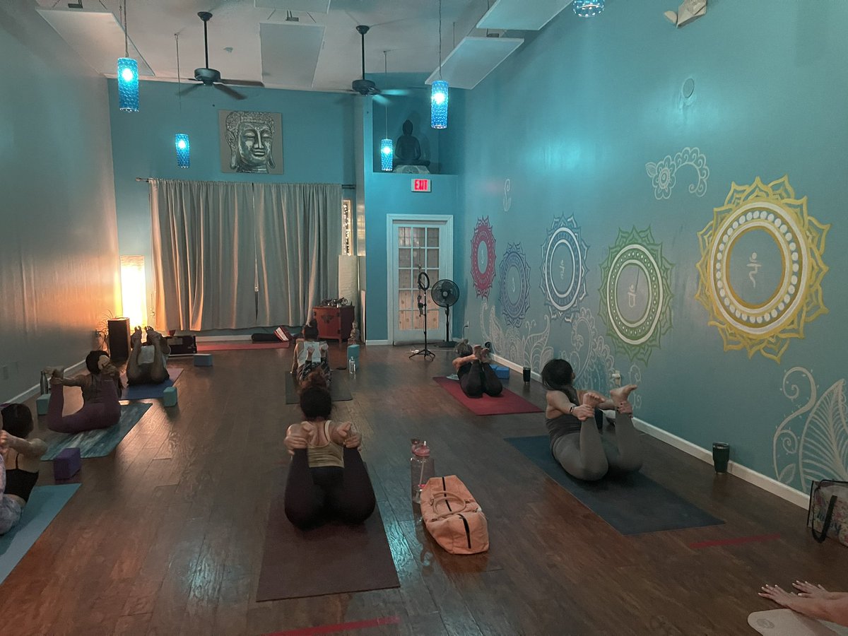 SolFullYoga's tweet photo. Finally semi full classrooms again!! #danurasana #ekapadarajakapotasana https://t.co/dFT6CYBo8d