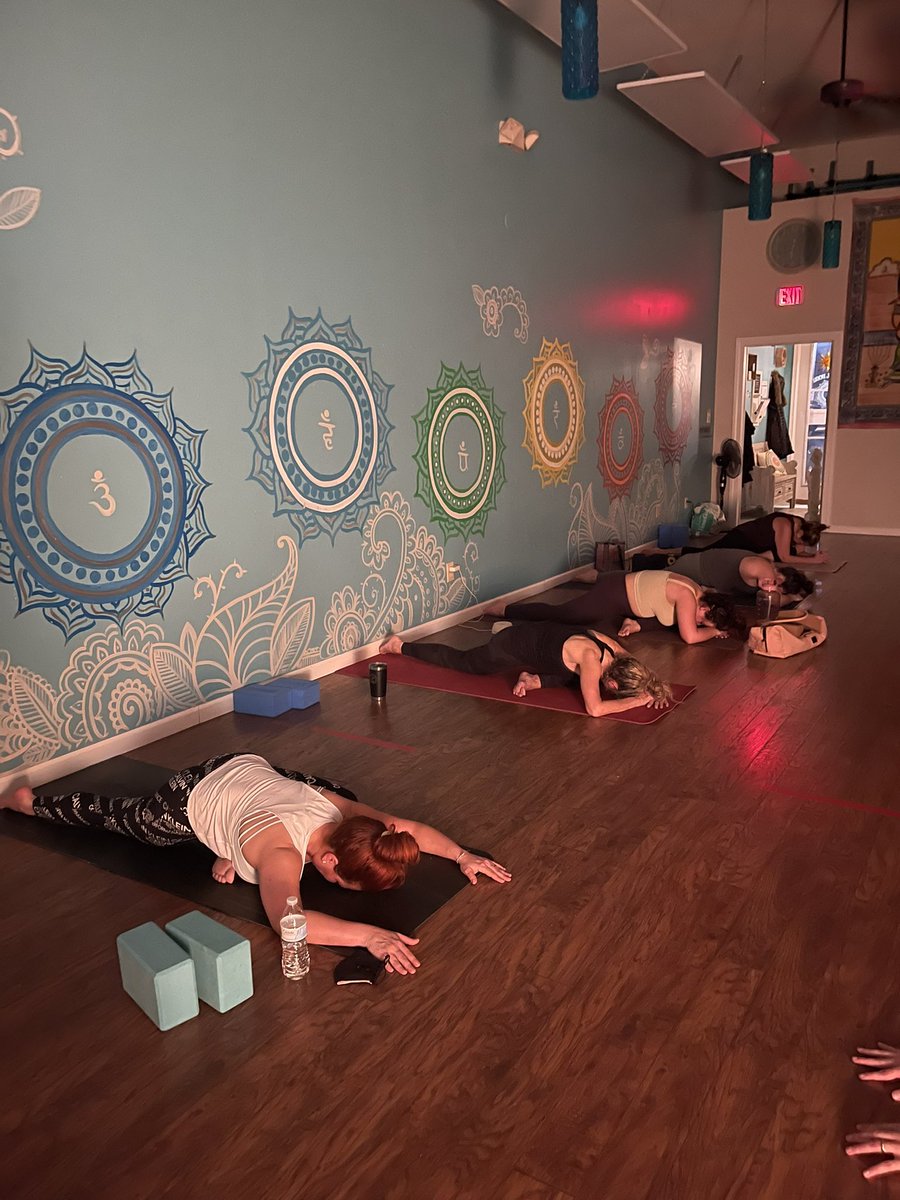 SolFullYoga's tweet photo. Finally semi full classrooms again!! #danurasana #ekapadarajakapotasana https://t.co/dFT6CYBo8d