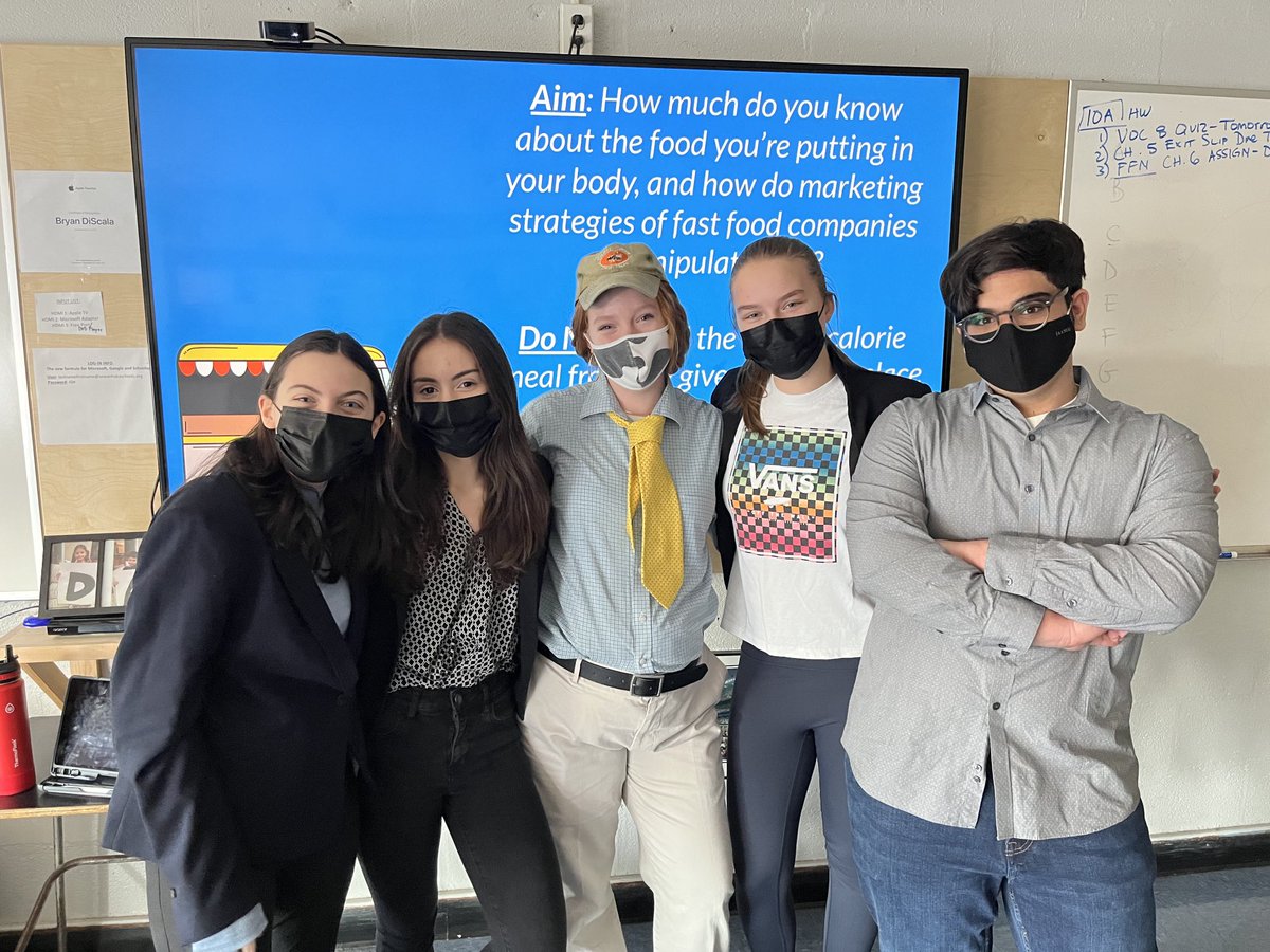 BryanDiscala's tweet photo. This is what happens when the students take over… when students become teachers.  Great job! ⁦@NHPGladiators⁩ https://t.co/uCrsDp0pcD