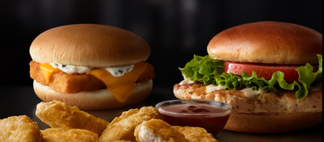 thereelEIKEin4k's tweet image. Sometimes McDonalds likes playing around, this burger looks disgusting #expectationreality