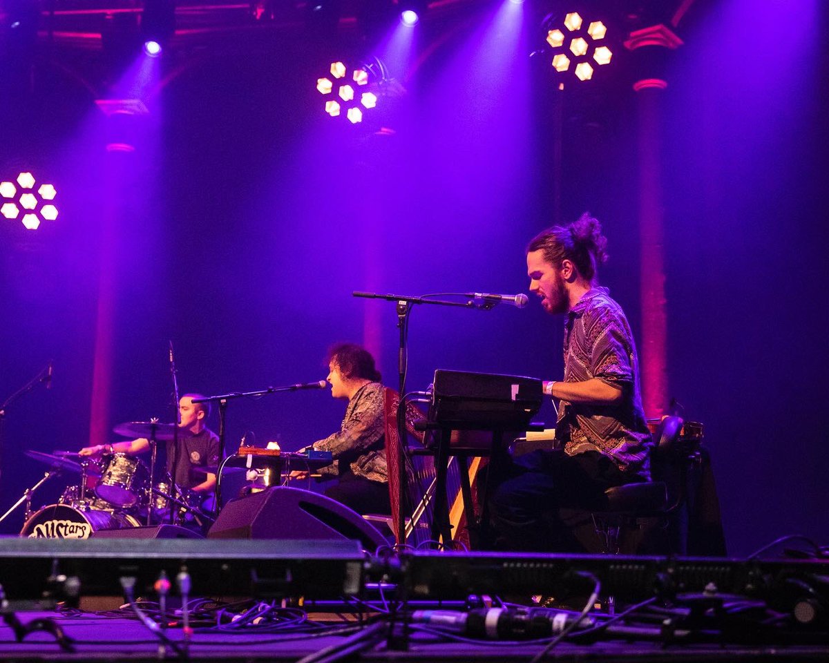 RoundhouseLDN's tweet photo. The perfect way to end #InTheRound2022 ✨ Intimacy that leaves goosebumps 🥶 as the audience craned to capture every note from @BallakeSissoko’s kora and Vincent Segal’s cello 🎻  not to mention the incredible @Abel_Cellist and our very own Roundhouse Music Collective 😍👏 https://t.co/CllTwh417x