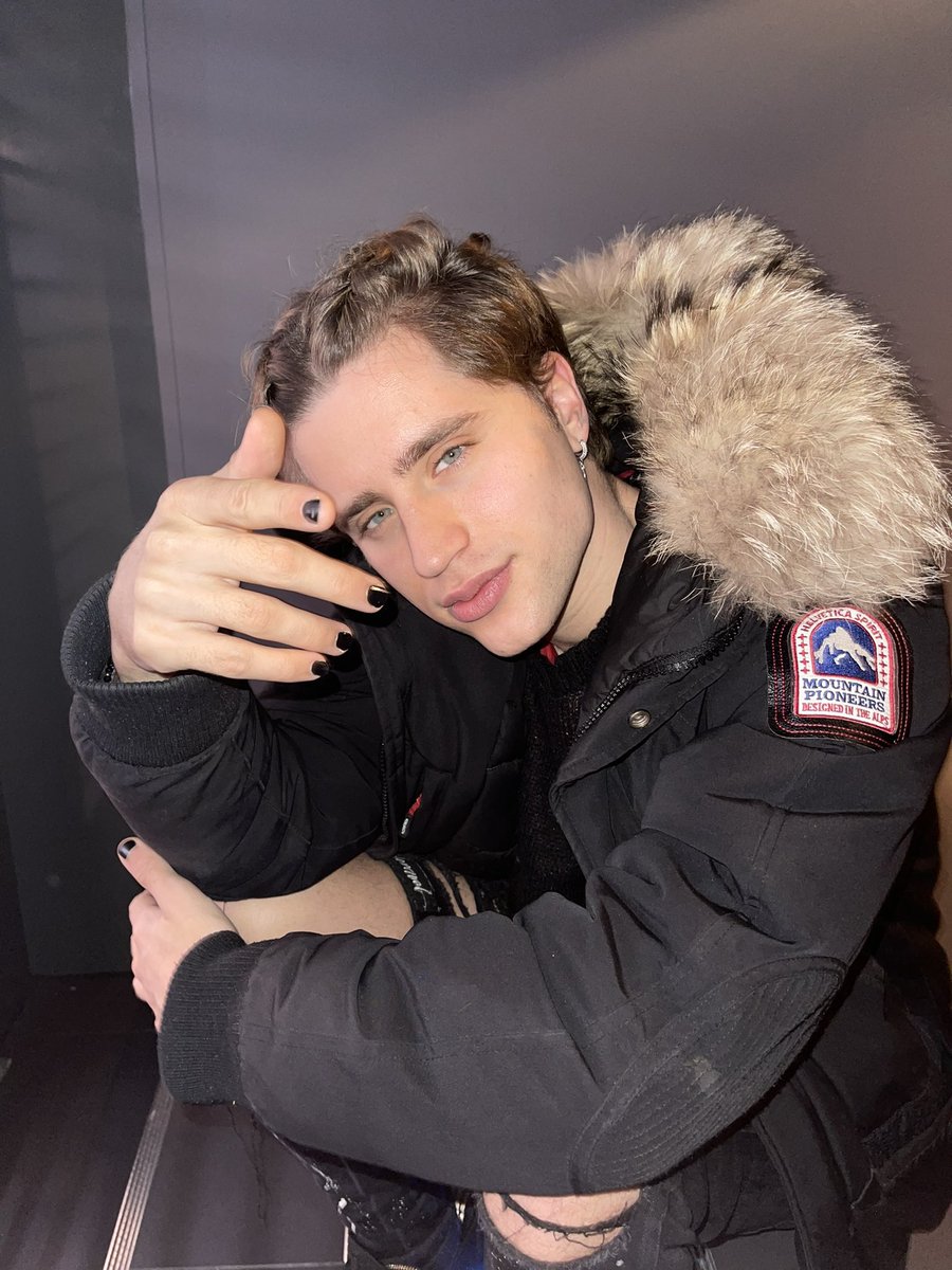 xtwineth's tweet image. ───༉‧₊˚✧ ❪Ethan A. Sanders 

ㅤㅤㅤㅤ  ⃟ ཹ։.────── “Lᥲ vιdᥲ ᥒo sᥱ hᥲ hᥱᥴho ρᥲrᥲ ᥴomρrᥱᥒdᥱrᥣᥲ sιᥒo ρᥲrᥲ vιvιrᥣᥲ.”

ㅤ°✦.❒ུ‧₊˚ Artista, pintor. 

ㅤ°✦.❒ུ‧₊˚ Dispuesto a trazar cada detalle en ese lienzo en blanco llamado vida.

  ¿↺ &amp;amp; ♡?