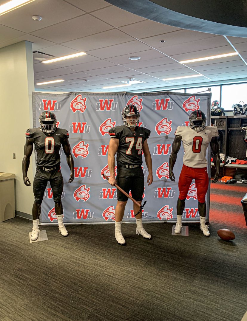 Thank you @CoachBeyerIWU and the entire <a href="/IndWesleyan_FB/">Indiana Wesleyan FB</a> coaching staff for having my dad and I up to campus to visit today! I had a great time learning more about the program! <a href="/Coach_Langs/">Jordan Langs</a> <a href="/Coach_Ekkens/">Brett Ekkens</a> @CoachBlairIWU <a href="/CoachjjClark/">J.J. Clark</a> @CoachLauckIWU <a href="/Castle_Football/">Castle Knights Football</a>