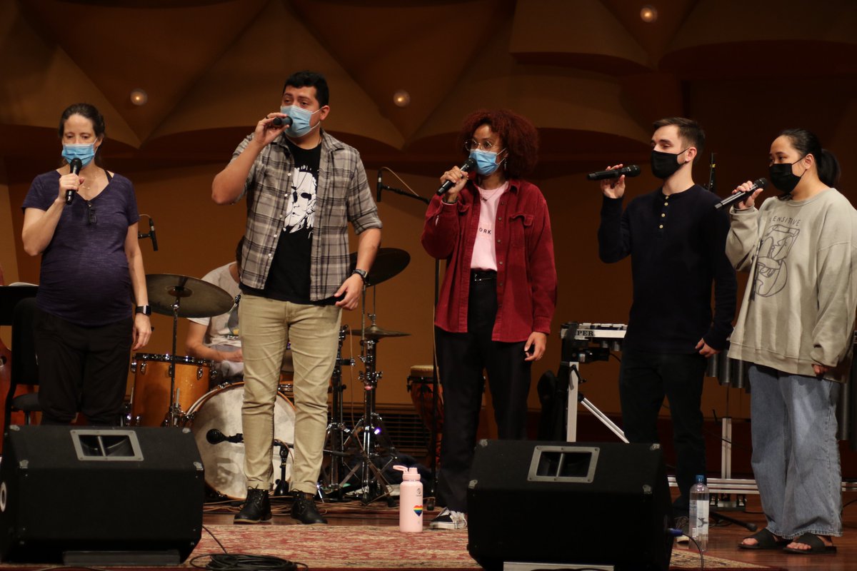 CSUFMusic's tweet photo. #CSUFJazzSingers rehearsal in Meng Concert Hall Fall 2021

#CSUFMusic #CSUF #music #musicmajorlife #CSUFJazz https://t.co/YQKsec7bVk