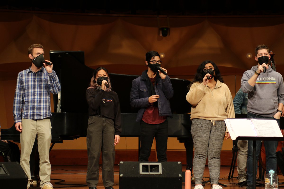 CSUFMusic's tweet photo. #CSUFJazzSingers rehearsal in Meng Concert Hall Fall 2021

#CSUFMusic #CSUF #music #musicmajorlife #CSUFJazz https://t.co/YQKsec7bVk