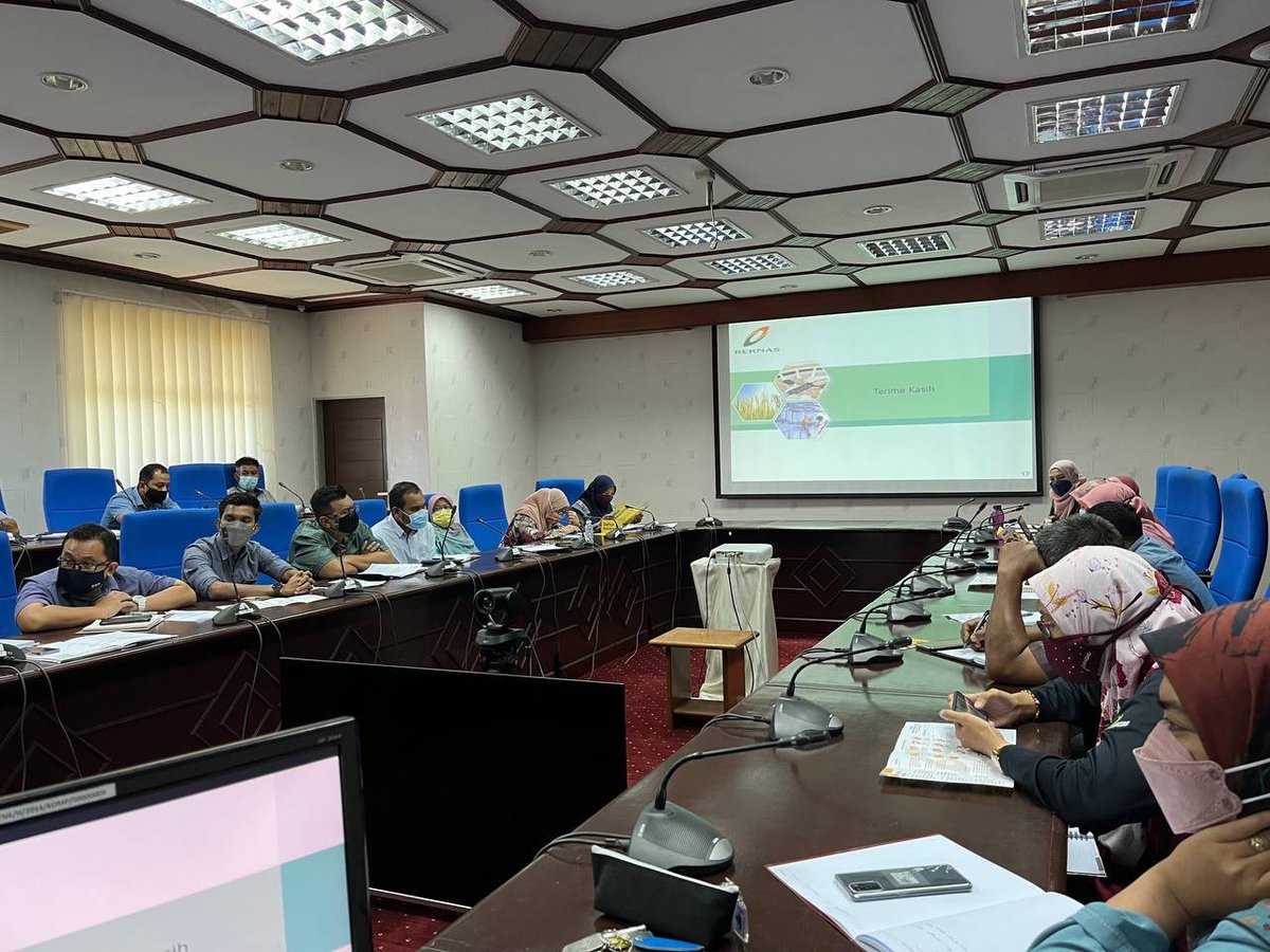 BernasOfficial's tweet photo. Sesi taklimat Smart SBB MAFI - BERNAS di luar jelapang Kedah bersama Jabatan Pertanian Kedah yang telah dipengerusikan oleh Pengarah Jabatan Pertanian Kedah, En. Ramli Abd Rahman bersama para pegawai pertanian dari semua daerah negeri Kedah.
#BERNAS #SmartSBB #ProgramKITA #Kedah https://t.co/kyzaftWEo2