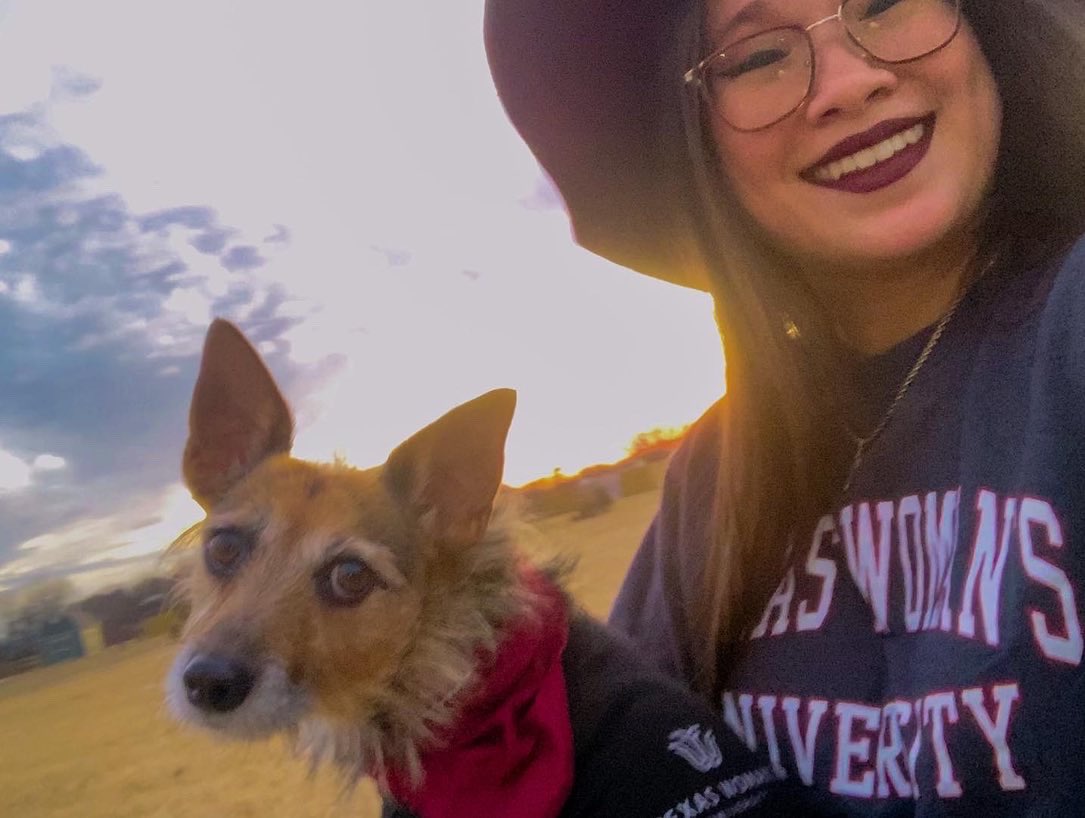 HerbieMooland's tweet photo. Helping mom show off her favorite campus themed clothes. They’re my tee and bandana set, obviously lol! ❤️👕🦉🐶💕
#pioneerpet #campusspirit #twu #txwomans #dogsoftwitter #matchingwithmom #mommasboy #dogclothes #dogbandana https://t.co/eyUG1lB1tD