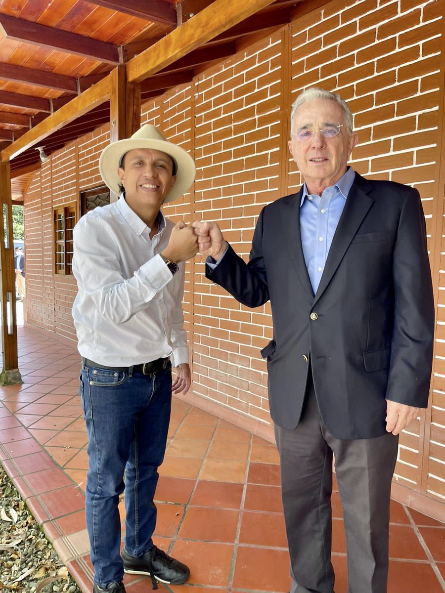 jonatantamayop's tweet photo. Gracias por su apoyo y amistad. Presidente, su ejemplo es guía para construir país.  💪
 “El sabio no enseña con palabras, sino con actos.”
Lao-tsé https://t.co/UloG2MJLEc