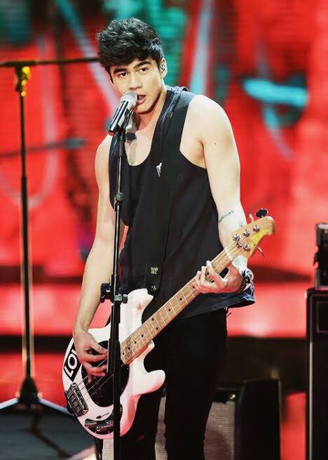 Happy Birthday to our favorite bassist and Aquarius, Calum Hood! 