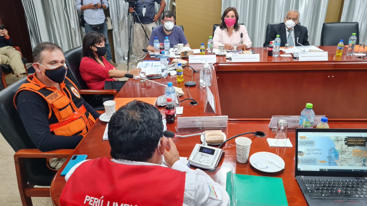 indeciperu's tweet photo. ✅Sesión del Consejo Nacional de Gestión del Riesgo de Desastres #CONAGERD, liderado por presidenta @pcmperu, con la participación de titulares de sectores, jefe #INDECI y otras autoridades, para coordinar acciones concretas ante Emergencia Ambiental por derrame de petróleo🇵🇪💪. https://t.co/DPqp2nYZAZ