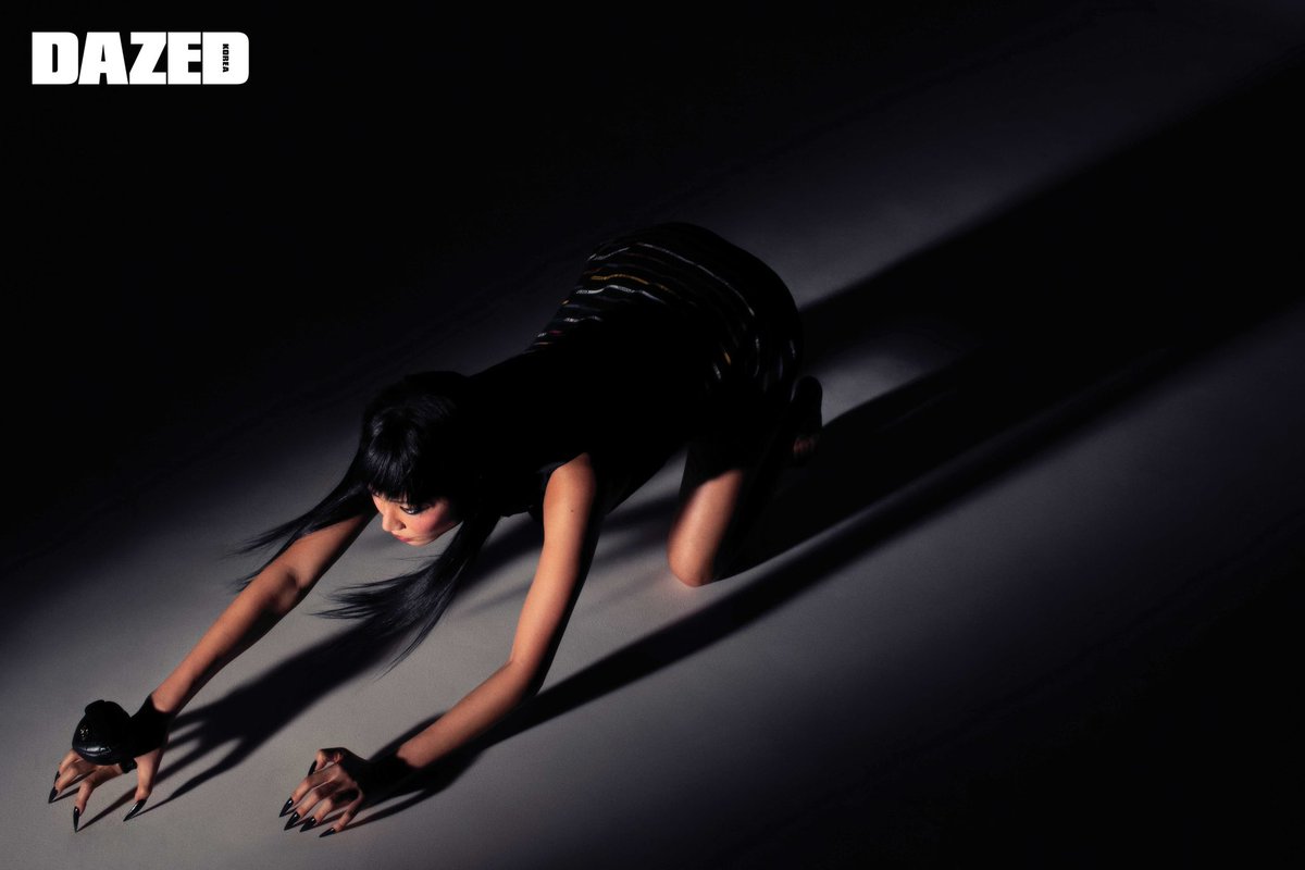 DazedKorea's tweet photo. INFINITE REINVENTION #ํ์ฐฌ
์นผ ๋ผ๊ฑฐํ ํธ๋ถํฐ ๋ฒ์ง๋ ๋น์๋ฅด๊น์ง, ๋ฐ๋ท ์งํ๋ถํฐ ์๋
๊ฐ ์ค๋ฌ์์ ํํํ ๊ณต์ ์ธ์ด ์์ฃผ.
#์์ฃผ #SooJoo #CHANEL #์ค๋ฌ #CHANELSpringSummer #CHANELSS22 #2022SSโจ
๋ ๋ง์ ํ๋ณด์ ๊ธฐ์ฌ๋ <๋ฐ์ด์ฆ๋> 2์ํธ์์ ๋ง๋๋ณผ ์ ์์ต๋๋ค. https://t.co/lzN41biSfK