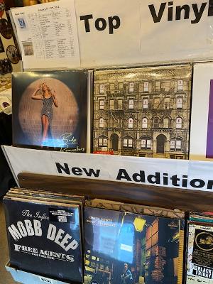 RecordSmith's tweet image. It sells out hours after it's arrival and lands at #4 for the week. Not a bad start, young lady! @DebbieGibson @DebGibsonShop #NewVinyl