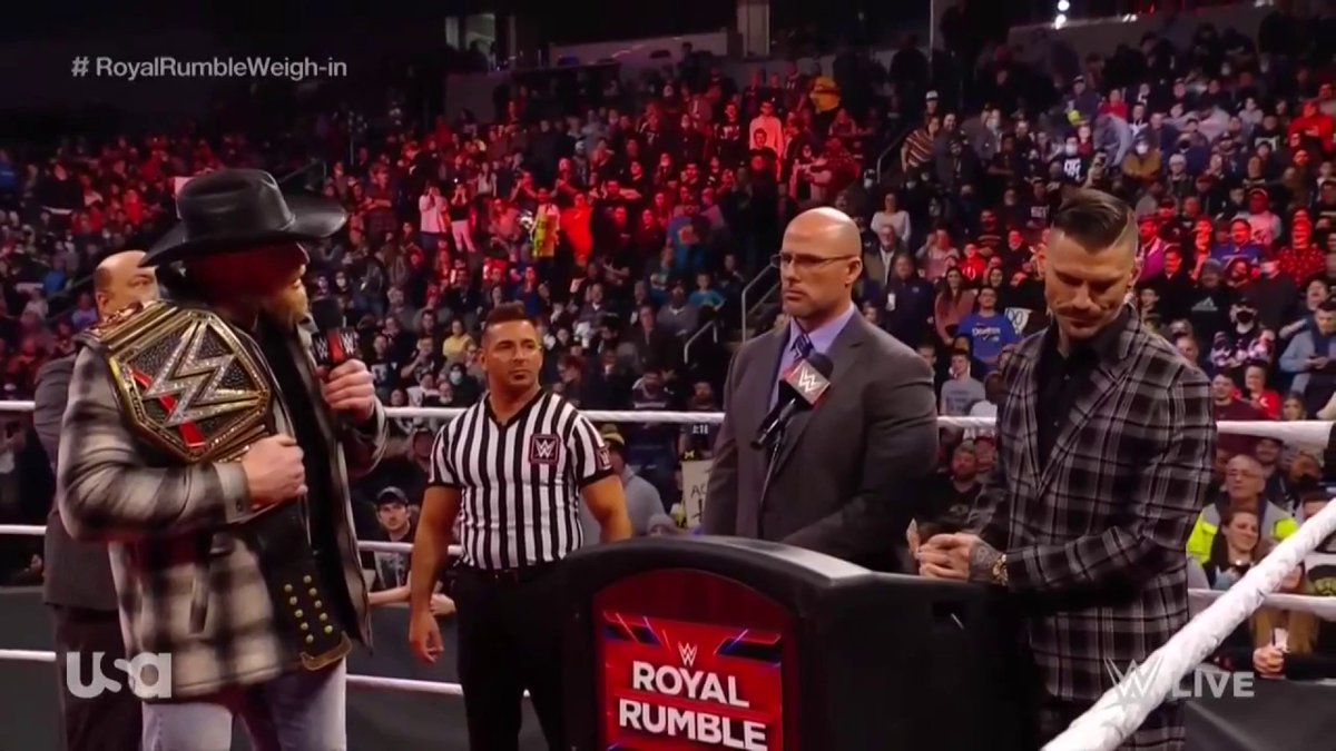 WWEonFOX's tweet photo. "Do you want me to get naked for you?" - @BrockLesnar to @WWEGraves 

#WWERaw https://t.co/ORUN1CSWbJ