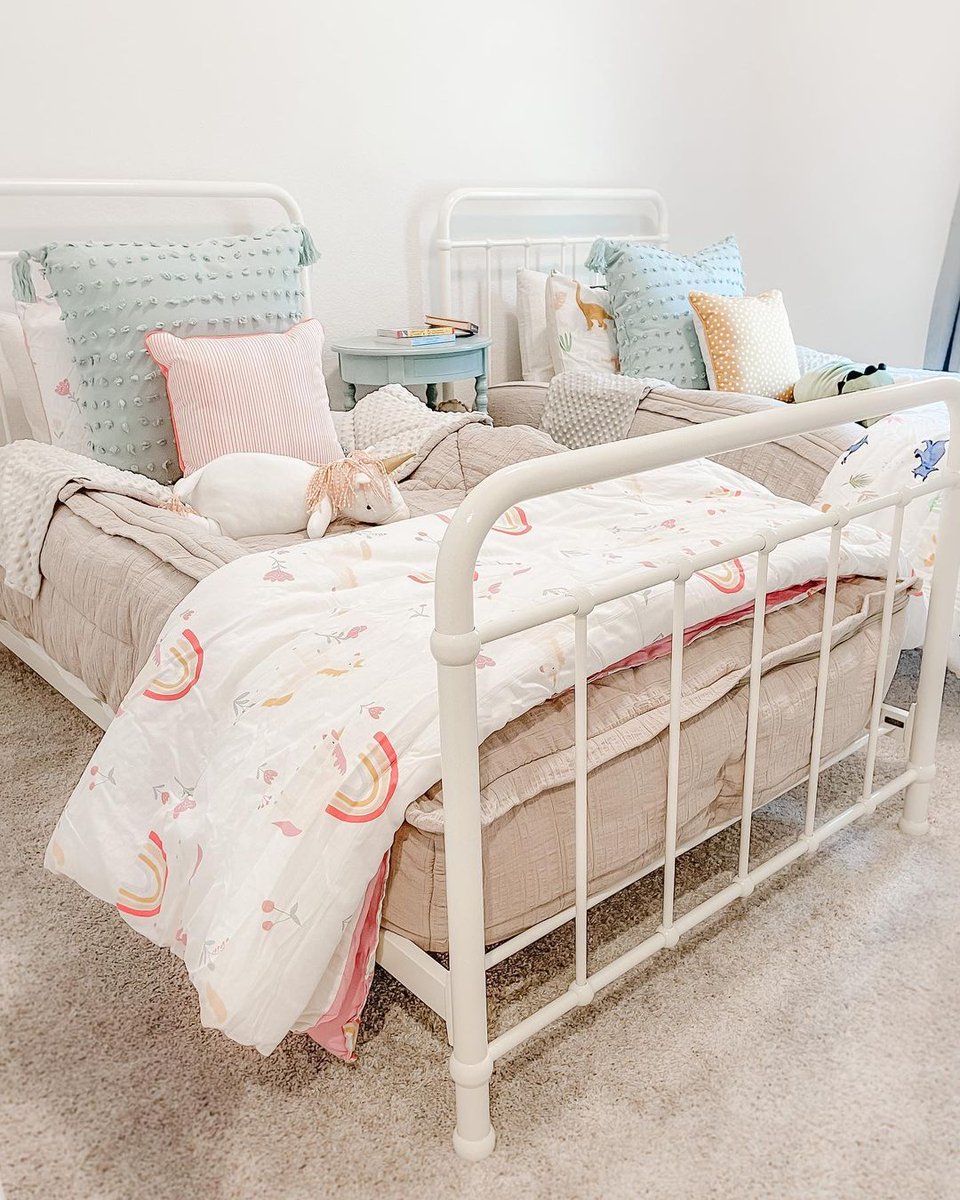 Dreaming in a Winter Wonderland!
📸<a href="/liveoaknest/">liveoaknest</a> 
.
.
#novilla #novillahome #novillamattress #mattress #twins #kidsbedroom