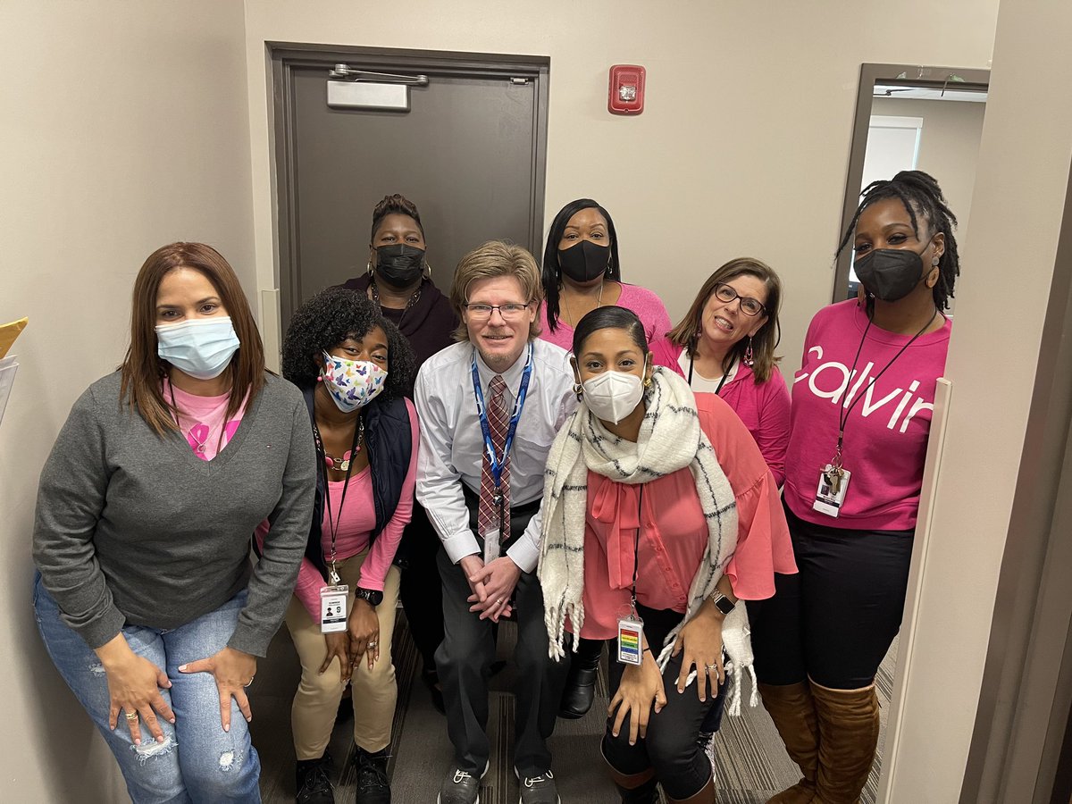 At Sumner, Stingray Love is what goes viral! 💙💚 <a href="/Ebony_Robinson2/">Ebony Robinson</a> #WeLoveRobinson