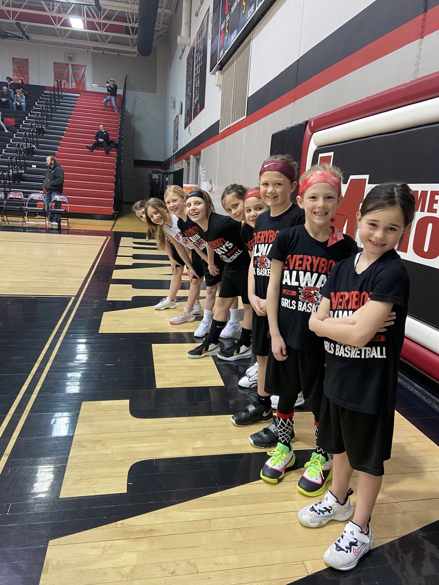 We got the Linn-Mar 3rd graders in the house tonight! #futurelions