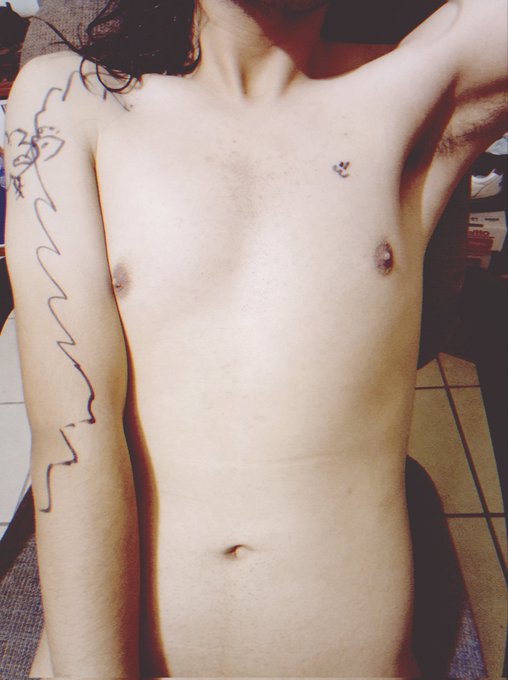 2 pic. Yeah, maybe I'll just get tattooed like this xD

#twink #nsfwtwt #tattoo uwu~ https://t.co/rX