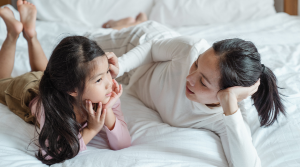 SMHO_SMSO's tweet photo. It can be challenging for parents/caregivers to spark conversations about mental health with their child. These tips offer hints on how we can all start talking.   https://t.co/KDvLkYum6e https://t.co/u0m3HkBMqr