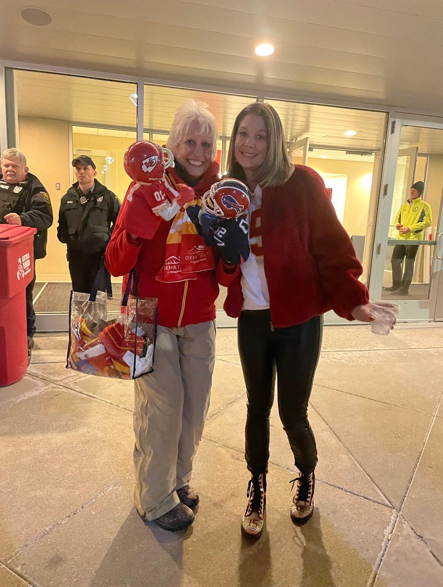 KCPuppetLady tweet media