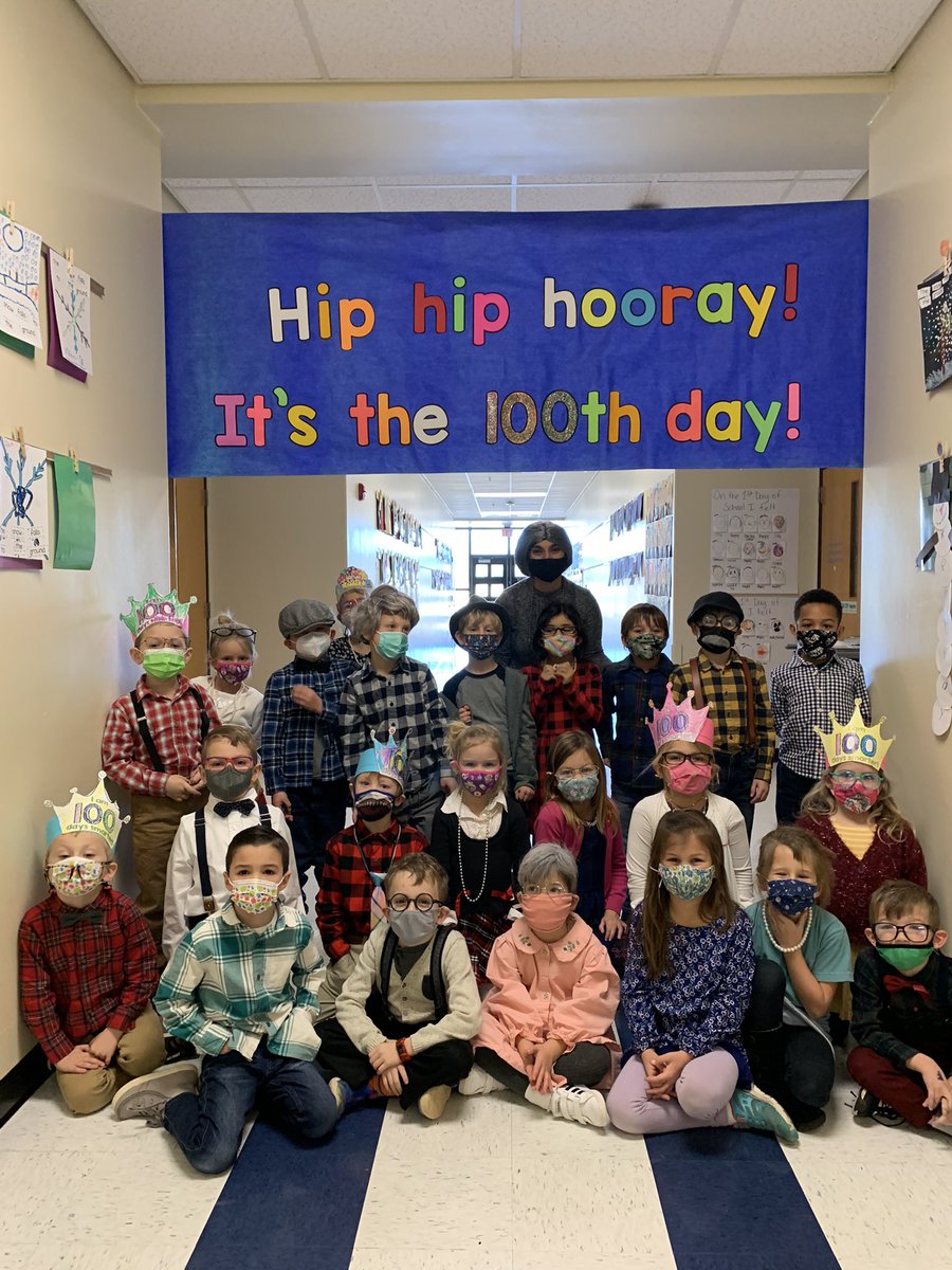 ButlerSAEKinder's tweet photo. We had so much fun on the 100th day! @SweetAppleES https://t.co/zCpvKcI8TW