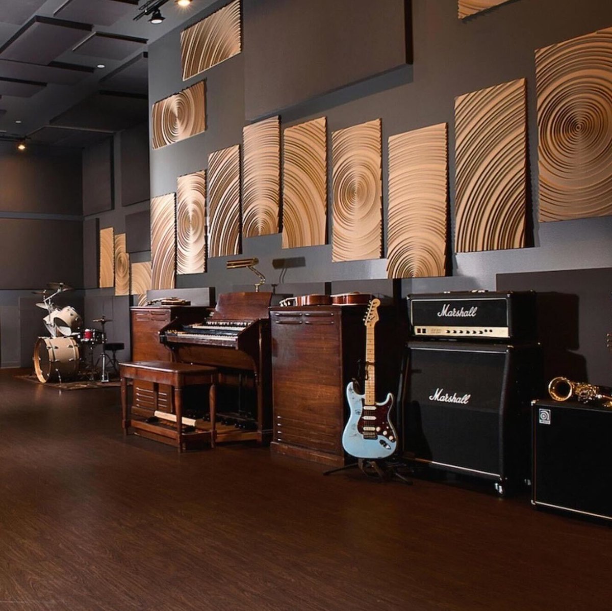 We have thousands of studios that are available to book on <a href="/studiotimeio/">Studiotime</a>

Discover &amp; book studios nearby, like this world-class studio in Orange County, CA. 

studiotime.io/l/hybrid-studi…