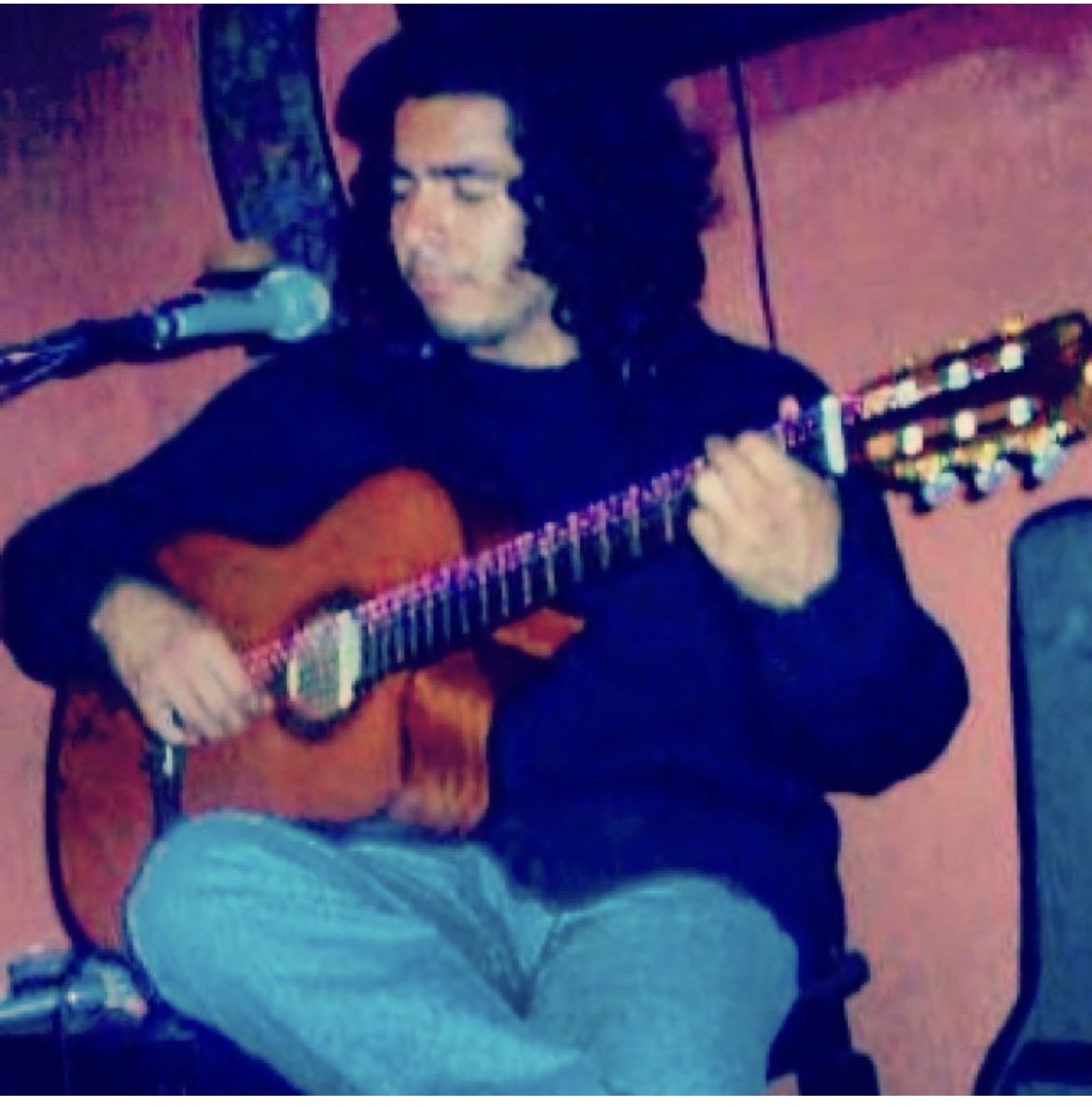 alfredocastrogt's tweet photo. Cuantas batallas, cuantos benditos escenarios, cuanta gente, cuantas canciones; ahora al ver atrás me hace reflexionar: De que todo lo hecho como deber ser….. Sigo en Pie de Música 🤩 https://t.co/9hxgribFI4