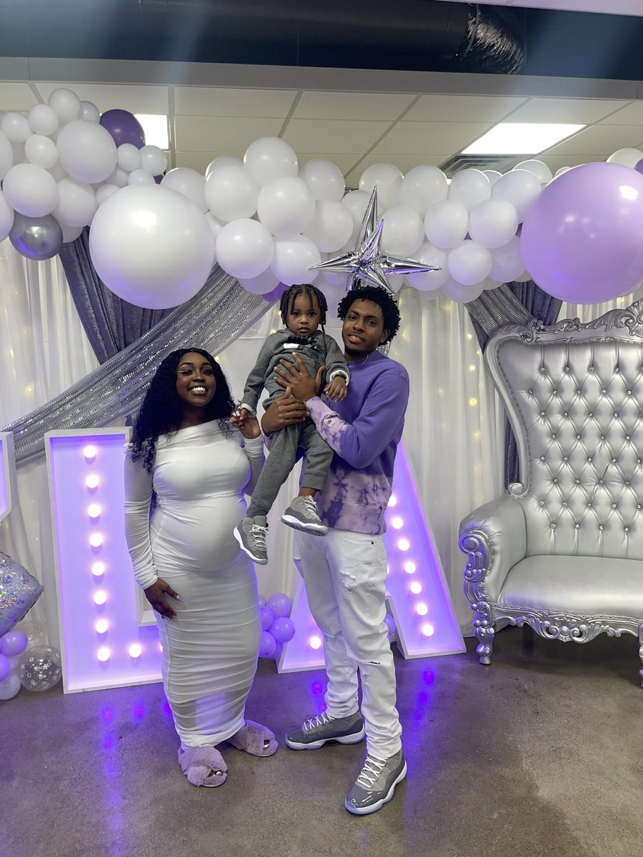 CKaylaaaaa's tweet photo. Princess Dayla’s Winter Wonderland Shower was a success! Absolutely amazing, our princess is so blessed!!💜❄️💜#PrincessD #BabyGirl #Baby #TheDraughns #Babyshower https://t.co/RHsDd0Edcu