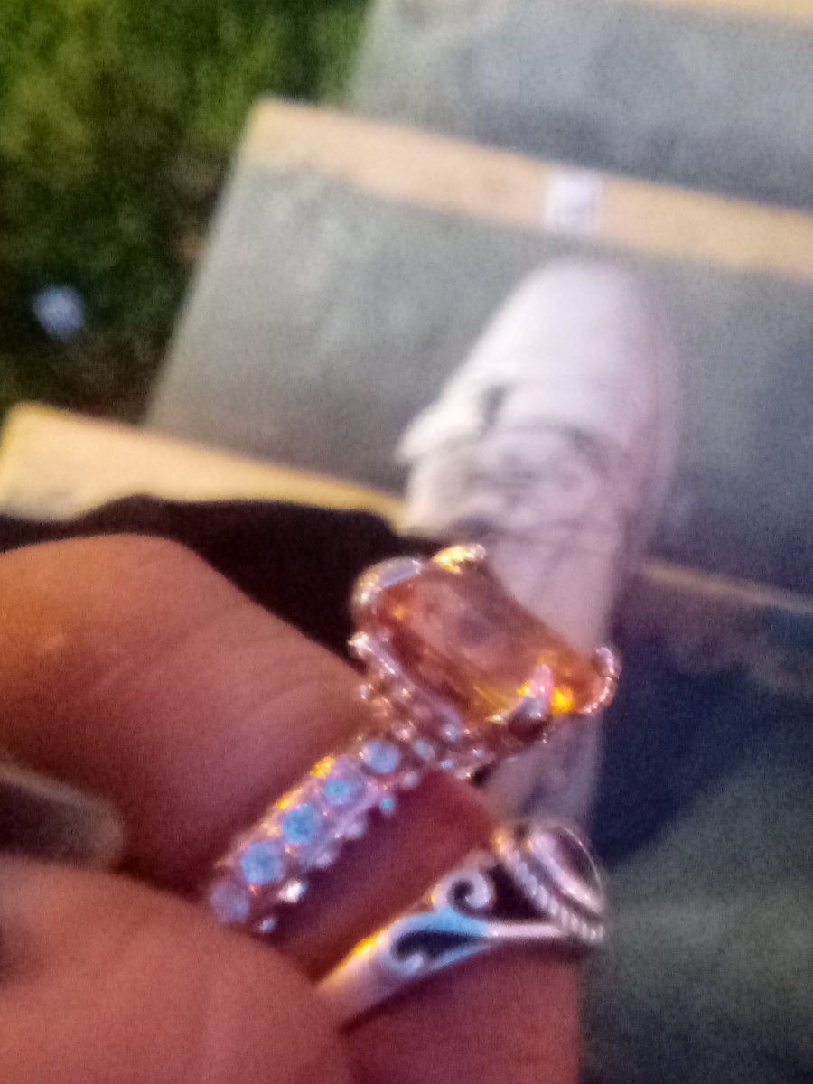 Spain. Mocking bird. This diamond ring is what got Selena Quintanilla killed https://t.co/Ntn9mEkUOJ