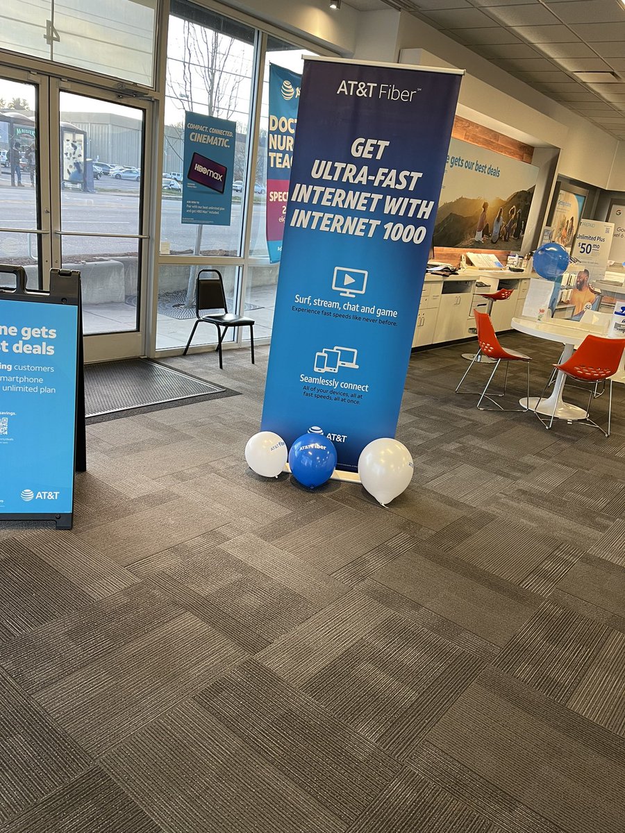 MichaelCLE21's tweet photo. Ended today with 4 internets posted we put some work in on the top of the mountain #Cashville shout out my Asheville team #hypergig #fiberevolution #attfiber https://t.co/sVTD1hf667
