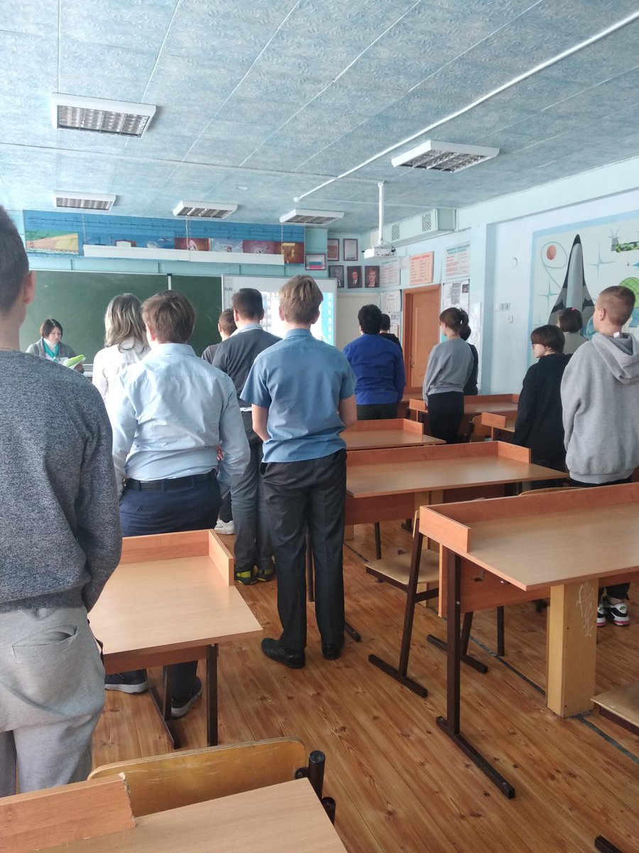 school32_Samara's tweet photo. В школе 32 - неделя памяти жертв Холокоста» – это цикл мемориальных мероприятий, приуроченных к 27 января – Международному дню памяти жертв Холокоста и освобождению Красной армией узников концлагеря Аушвиц (Освенцим). https://t.co/rXE0GkinAE