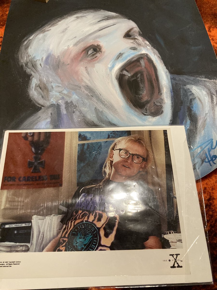 hearteyes4david's tweet photo. Bro!!! This is the coolest mail day!!! I got a print of one of @dhaglund ‘s paintings of FLUKEMAN!!! It came with a signed picture and an extra lobby card!! I can’t wait to frame this bad boy!!! #Flukeman #XFiles #Langly #Art #Signed #Collection #Hearteyes https://t.co/41nFNM5nZo