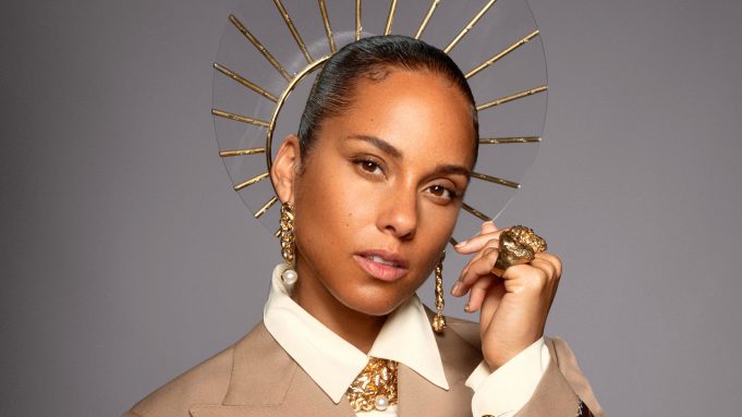Happy birthday to this goddess, Alicia Keys!

\"I keep on fallin\ in and out of love
with you..\"  