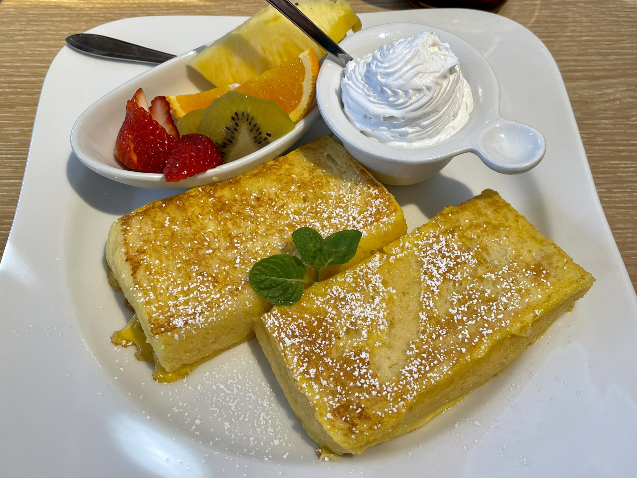 ロプロス 去年 旭川に初出店した むさしの森珈琲 に初めて行ってきた ふわっとろフレンチトーストと ふわっとろパンケーキ フレンチトーストは中までしっかり卵液染み染みでかなり旨い リコッタチーズの香り豊かなパンケーキはふわとろを通り越して