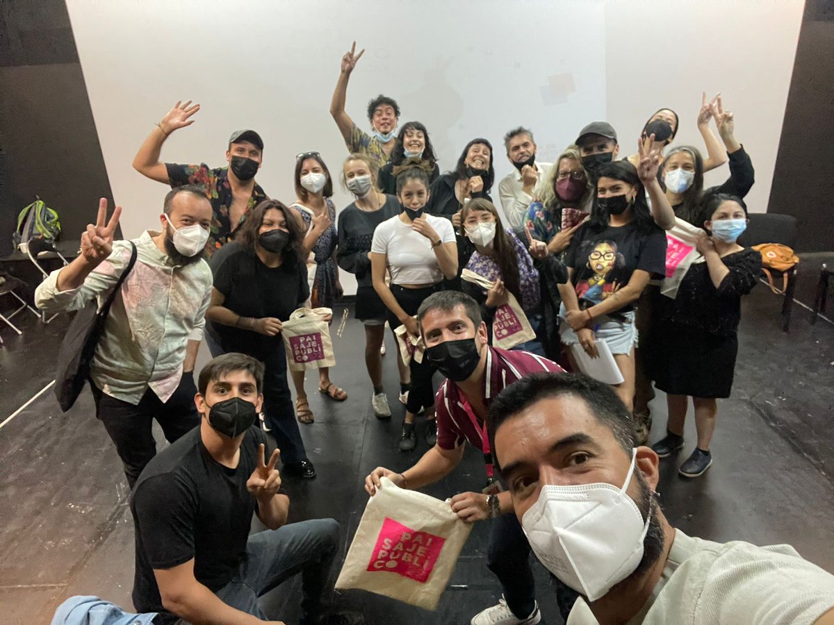 Estamos tremendamente contentas y contentos con la recepción de #PaisajePublico2022 nos da la fuerza vital para seguir trabajando. Agradecimientos infinitos a las y los artistas, y a todos quienes hicieron posible crear esta segunda versión desde la confianza! Gracias!!! ⚡️