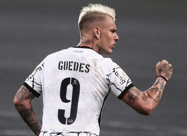 RT @loucosdobandoo: Roger Guedes será o camisa 9 do Corinthians. 

com isso ele se sagrou como o MAIOR camisa 123 da história do futebol. h…
